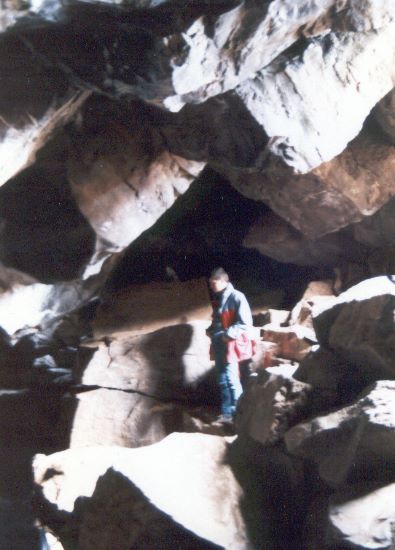 ../Images/156Grjotagja.jpg