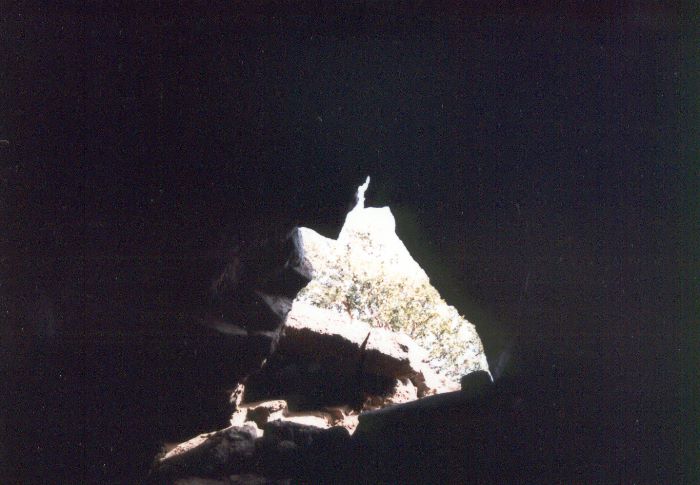 ../Images/157Grjotagja.jpg