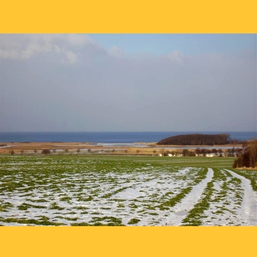 Wenn man sich nur ein wenig nach rechts  drehen w�rde, w�rde der h��liche Betonklotz namens Ferienzentrum zu sehen sein.