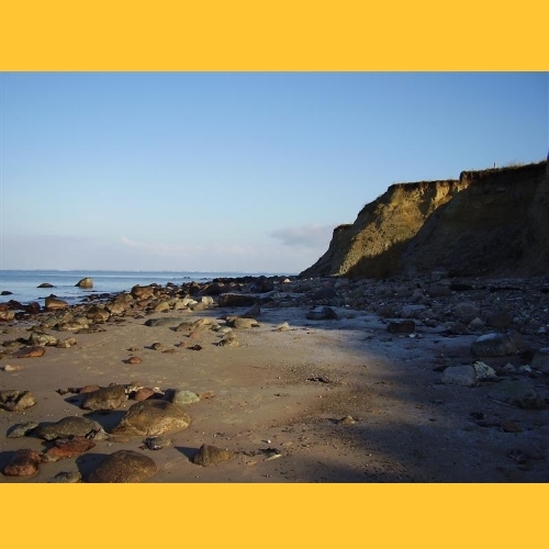 Fast �berall liegen dicke Findlinge herum.