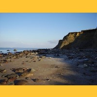 Fast �berall liegen dicke Findlinge herum.