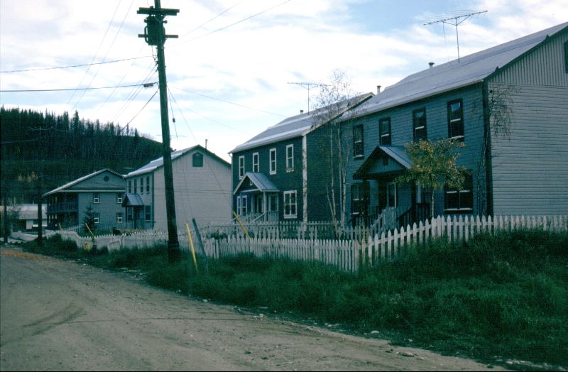 ../Images/218DawsonCityWohnstrasse.jpg